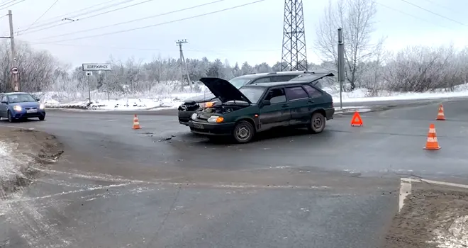 Аварийный перекресток: в Дзержинске не поделили дорогу два автомобиля