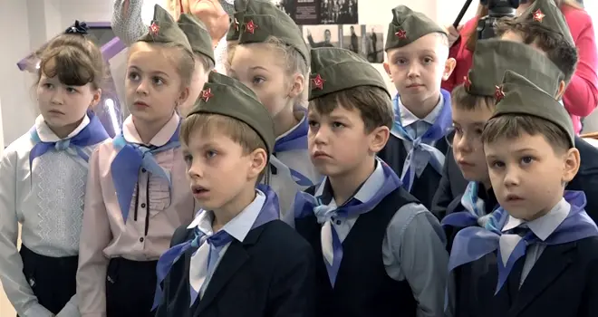 Знать и помнить: встреча с родственниками Героя СССР состоялась в дзержинской школе