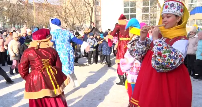 Блины, веселье и традиции: масленичные гуляния в Дзержинске в самом разгаре