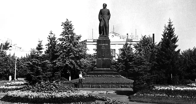 Дзержинску 95: главная площадь города