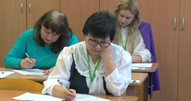 Сели за парты: родители дзержинских старшеклассников сдавали ЕГЭ по математике