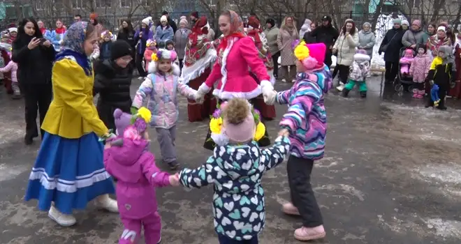 Задорно и весело: масленичные гуляния в эти выходные проходили по всему Дзержинску