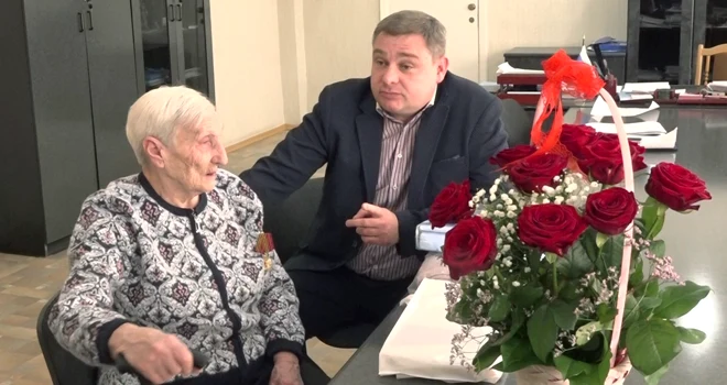К 80-летию Победы: юбилейные медали ветеранам войны продолжают вручать депутаты Гордумы Дзержинска