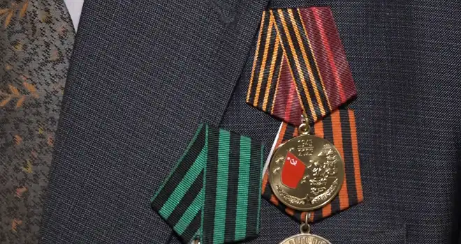 К 80-летию Победы: дзержинские ветераны войны продолжают получать памятные награды