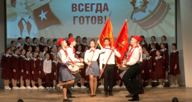 Будь готов! Всегда готов! Большая праздничная программа собрала дзержинцев во Дворце детского творчества