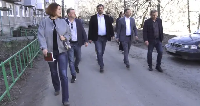 Прошлись по дворам: организацию благоустроенных зон и скверов шаговой доступности обсудили в Дзержинске