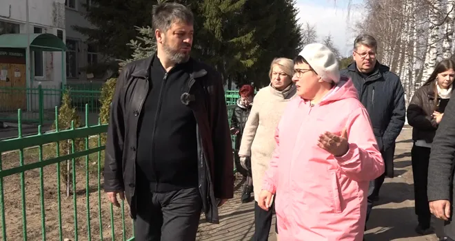 Прошлись по проблемам: состояние дорог и тротуаров проверили в Дзержинске