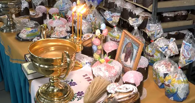 По доброй традиции: в преддверии праздника Светлой Пасхи в Дзержинске прошел обряд освящения куличей