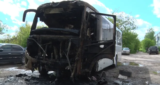 Автобус в огне: служебный транспорт внезапно загорелся в Дзержинске