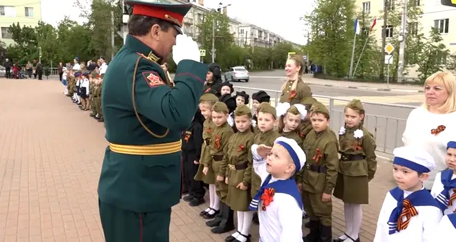 80-летие Великой Победы. 9 мая 2025 год: праздничный парад дошколят впервые прошел в Дзержинске