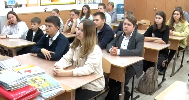 Малая Родина - часть большой страны: разговоры о важном продолжаются в дзержинских школах