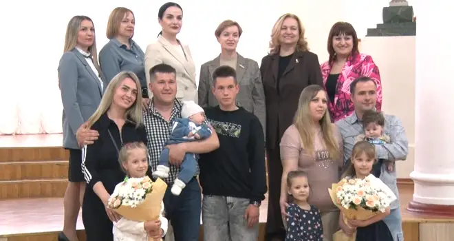 Счастливы вместе: в Международный день семьи в Дзержинске чествовали многодетных