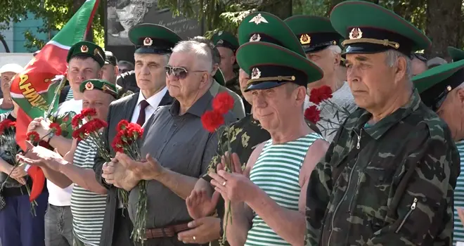 На страже рубежей: торжественный митинг в честь Дня пограничника прошел в Дзержинске