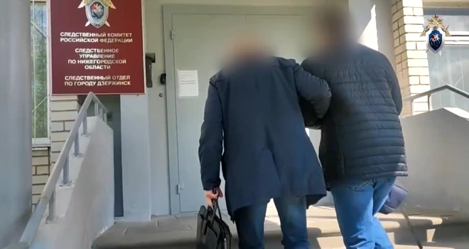 Чиновника администрации Дзержинска задержали сотрудники Следственного комитета