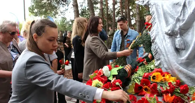 Память жива: обновленное братское захоронение открыли в Володарском округе