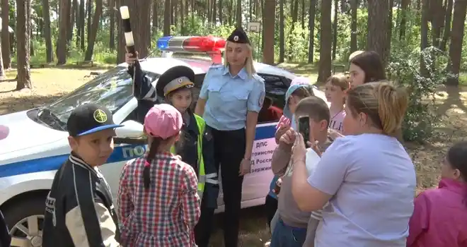Квест и безопасность: профилактическое занятие с детьми провели сотрудники Дзержинской Госавтоинспекции