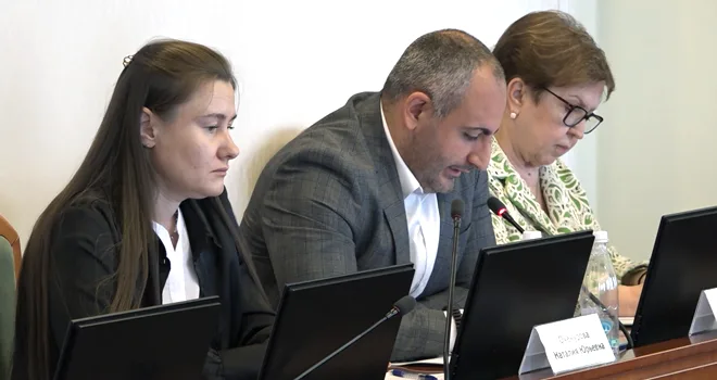 Организацию медицинской помощи пациентам с редкими заболеваниями обсудили в региональном парламенте