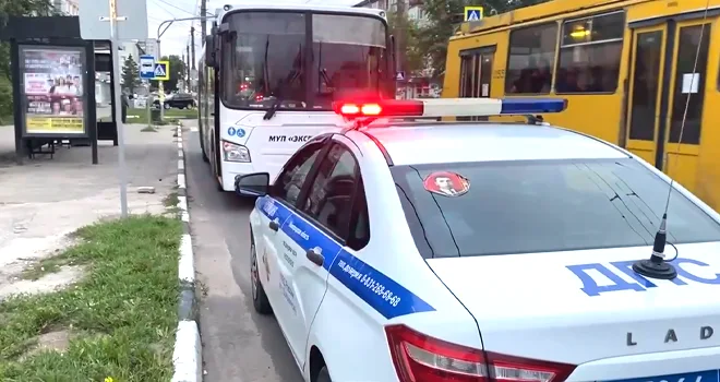 Слишком хорошие тормоза: жительница Дзержинска получила травмы при падении в автобусе