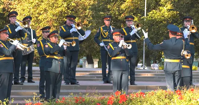 Город звучал: масштабный фестиваль военных оркестров прошел в Дзержинске в праздничный день