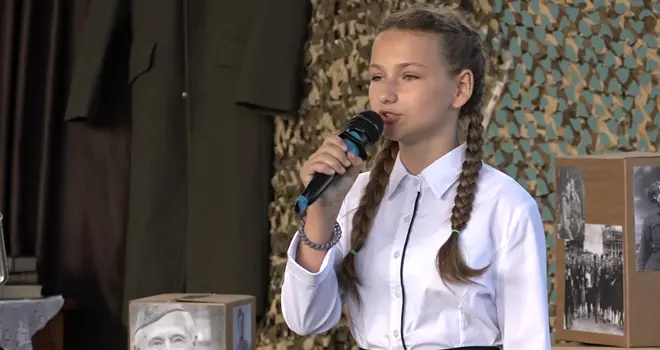 Встречаем осень стихами: городской конкурс чтецов «Послушайте!» прошел в Дзержинске