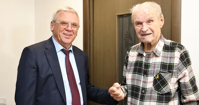 Примите поздравления! 99 лет отмечает дзержинский ветеран Великой Отечественной войны Александр Иванович Кондратьев