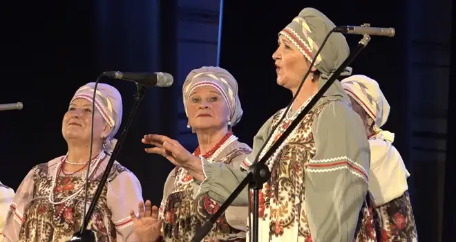 Поют все! Фолк-караоке для дзержинцев устроил ансамбль «Сударка» во Дворце культуры химиков