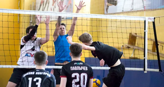 Спорт и праздник: турнир по волейболу среди мужских команд прошел в Дзержинске