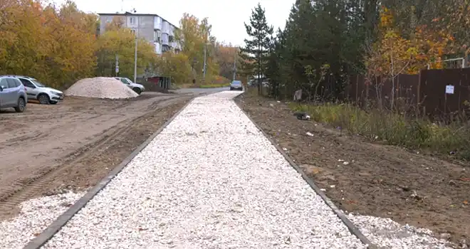 Новый тротуар: пешеходная дорожка соединит дзержинский парк «Утиное озеро» и переулок Ильяшевича