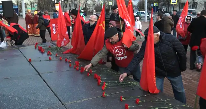 По-прежнему праздник: коммунисты Дзержинска отметили 108 лет Октябрьской революции