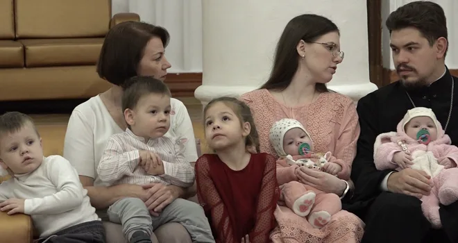 Двойное счастье: мамы двойняшек стали главными героинями праздника во Дворце культуры химиков в Дзержинске