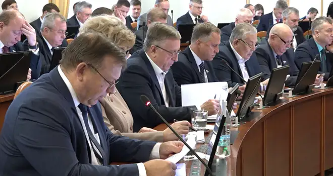 Навести порядок: проблема «разливаек» в жилых домах вновь стала темой обсуждения депутатов регионального парламента