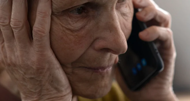 По старой схеме: дзержинская пенсионерка отдала жуликам крупную сумму