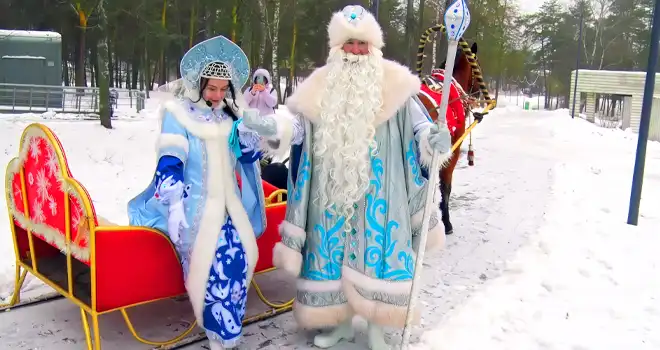 Сказка начинается! Дед Мороз и Снегурочка поселились в зимней резиденции в Дзержинске