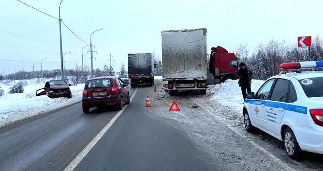 Крутой поворот: молодая женщина пострадала в аварии на Чернореченской объездной в Дзержинске