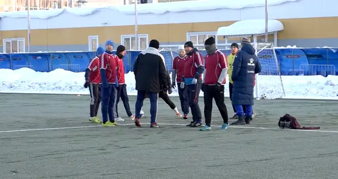 Спортобзор: открытое первенство города по футболу среди ветеранов продолжается в Дзержинске