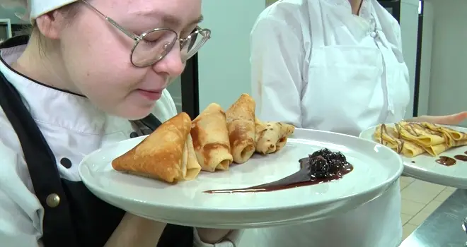 Вкусная Масленица: о тонкостях и нюансах приготовления блинов рассказали в дзержинском техникуме