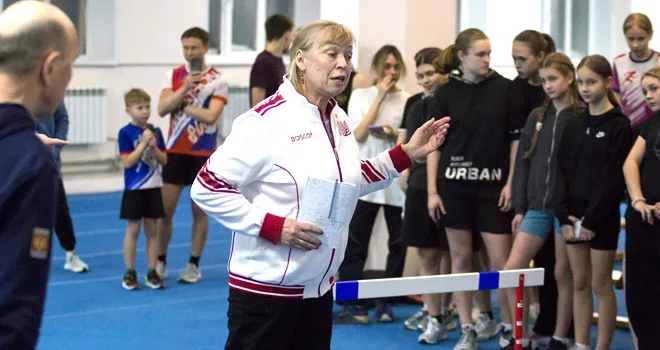 «Спортивный клуб». Фигурное катание и соревнования по легкой атлетике с прославленной бегуньей