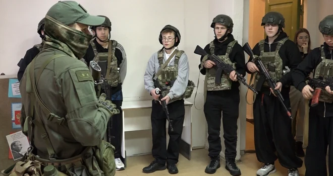 Предармейская подготовка: настоящий курс молодого бойца прошли воспитанники клубов по месту жительства в Дзержинске