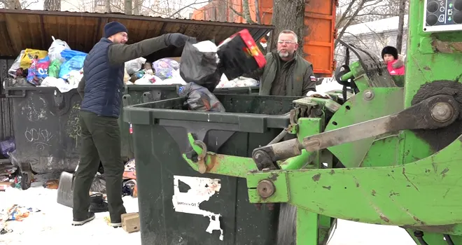 Разбирательство на месте: за уборку мусора в Дзержинске взялись депутаты и областные чиновники
