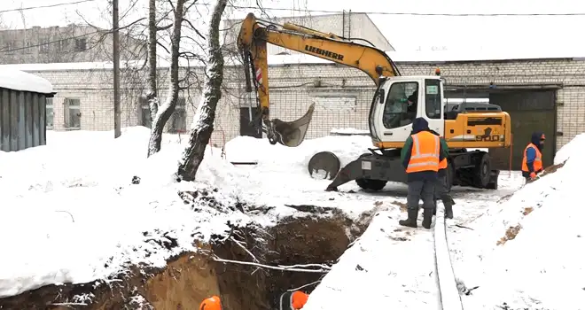 Городские коммуникации: Дзержинский водоканал завершает плановые работы на улице Петрищева