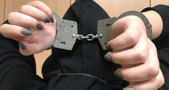 Спалилась: женщину с наркотиками задержали в Дзержинске сотрудники Госавтоинспекции