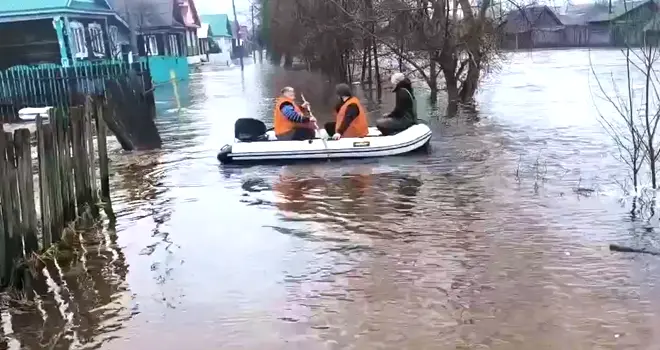 Топит дороги и мосты: ситуация с паводком в Нижегородской области продолжает осложняться