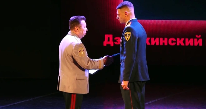 В канун праздника: награды и благодарственные письма вручили дзержинским пожарным