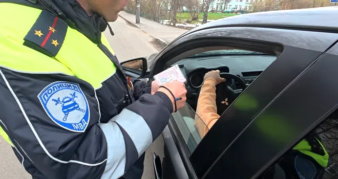 Безопасный путь: рейд по соблюдению правил перевозки детей провели дорожные инспекторы Дзержинска