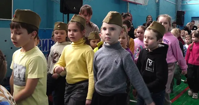 Репетиция парада: юные дзержинцы готовятся к празднованию Дня Победы
