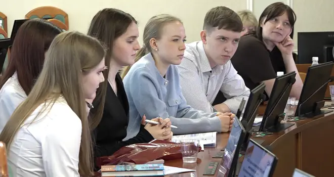 Доступный диалог: дзержинские школьники побывали в Законодательном собрании Нижегородской области