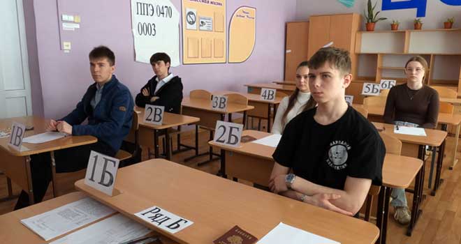 Финальная тренировка: пробный экзамен по обществознанию сдавали дзержинские выпускники