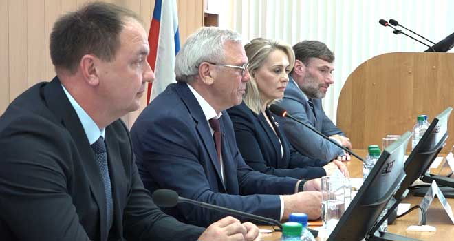 Деловой разговор: рабочую встречу с промышленниками Дзержинска провел спикер регионального парламента Евгений Люлин