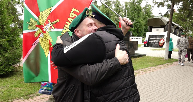 Стражи рубежей: торжественным митингом отметили День пограничника в Дзержинске