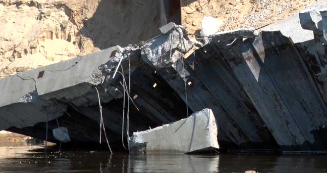 Под напором большой воды: берег Оки у Шуховской башни в Дзержинске продолжает разрушаться